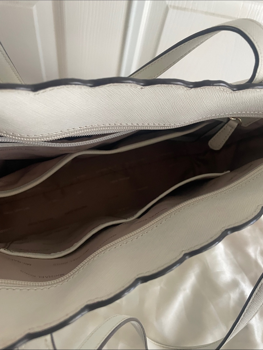 Michael Kors White Laser-Cut Tote with Gold Underlay - Picture 4 of 5